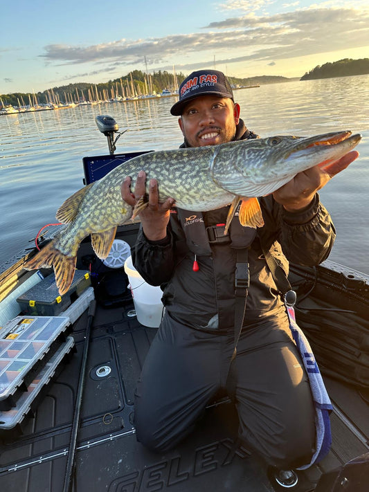 Privat guidad fisketur med båt i Stockholm med Fishing & Stylez